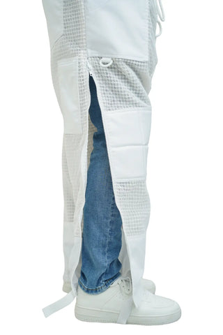 Close-up of the full length leg zipper on the 3 layer ventilated mesh beekeeping jacket and trouser set
